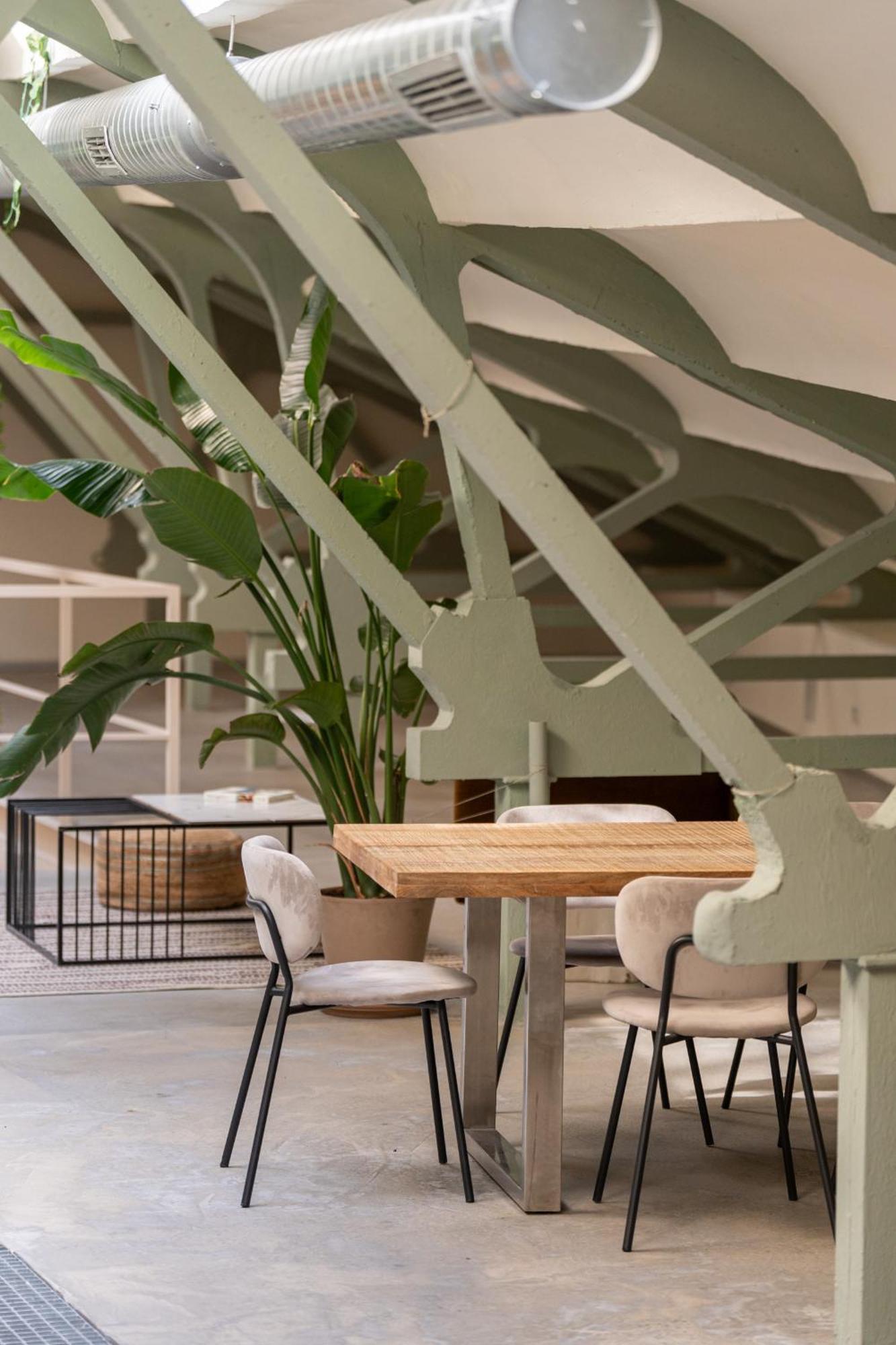 Ola Living Hostal Tetuan Madrid Eksteriør billede