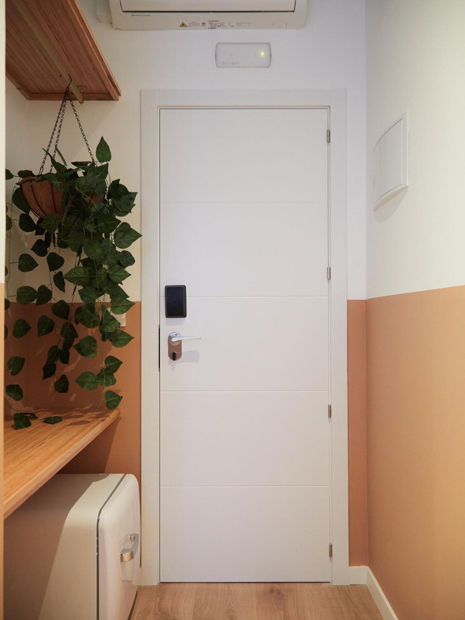 Ola Living Hostal Tetuan Madrid Eksteriør billede